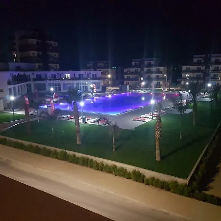 Royal Sun House, Close To Long Beach *